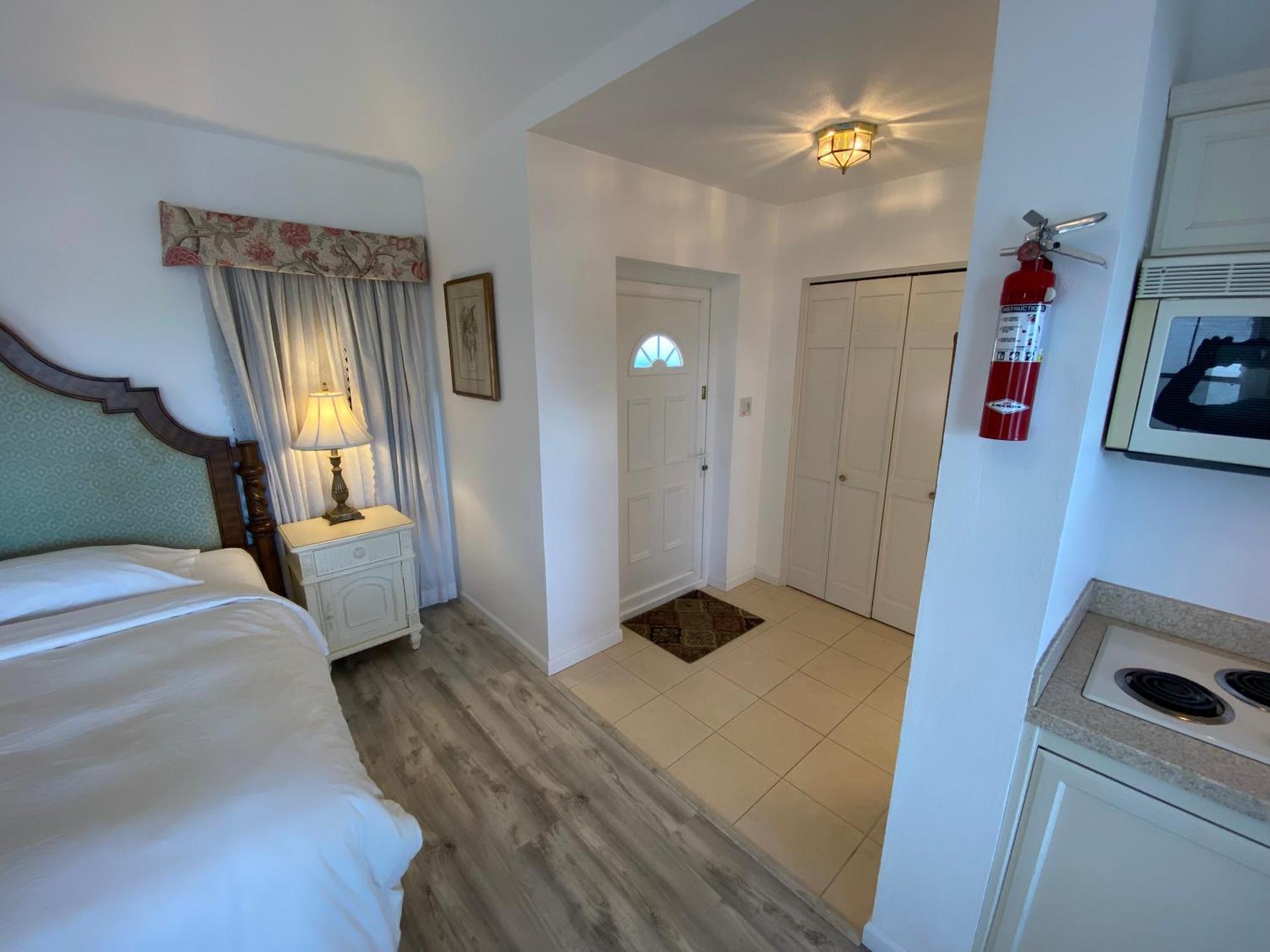 Edgehill Manor Guest House Гамильтон Экстерьер фото
